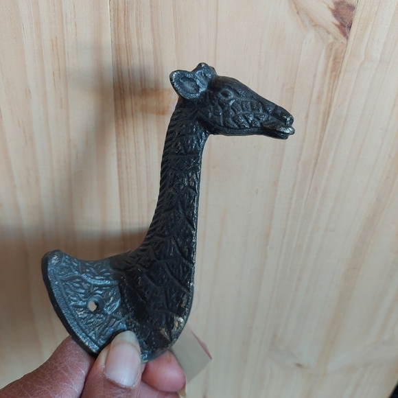 Vintage Decorative Metal Giraffe Wall Hook - Picture 3 of 7